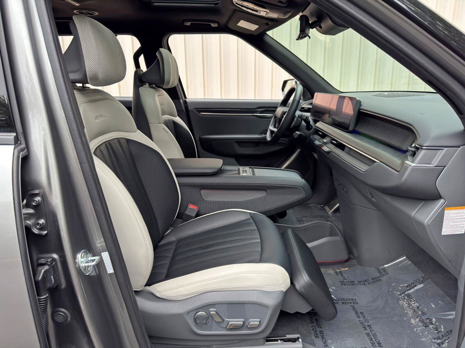 Used 2024 Kia EV9 GT-Line AWD/4WD image 16