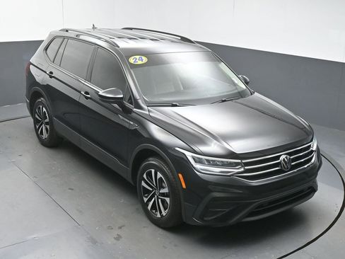 Used 2024 Volkswagen Tiguan S image 42