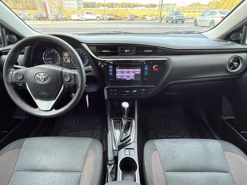Used 2019 Toyota Corolla L image 3