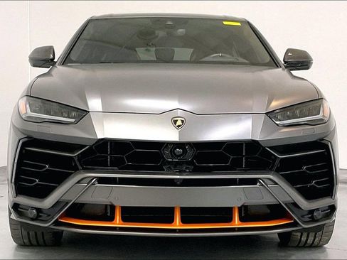 Used 2022 Lamborghini Urus image 2