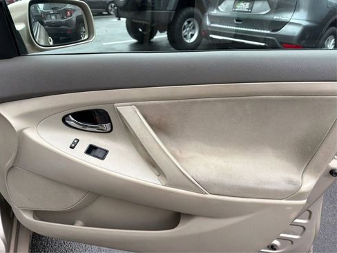 Used 2009 Toyota Camry LE image 19