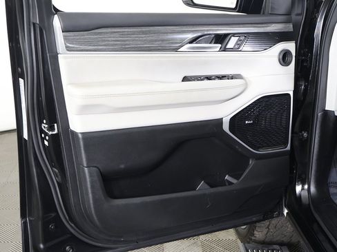 Used 2022 Jeep Wagoneer Series III w/ Premium Group I image 29