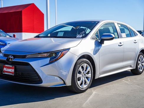 New 2026 Toyota Corolla XSE image 3