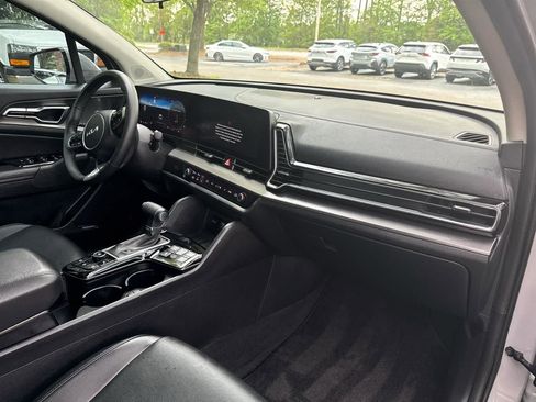 Used 2025 Kia Sportage SX image 17