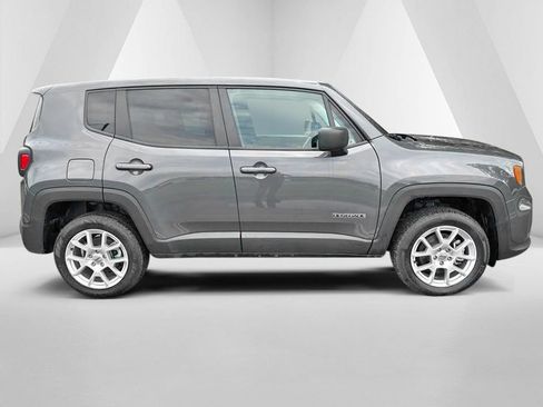 Used 2023 Jeep Renegade Latitude AWD/4WD image 8