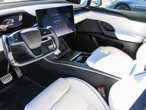 Used 2022 Tesla Model X Plaid image 21