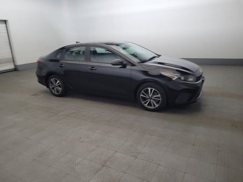 Used 2023 Kia Forte LXS w/ LXS Technology Package FWD image 11
