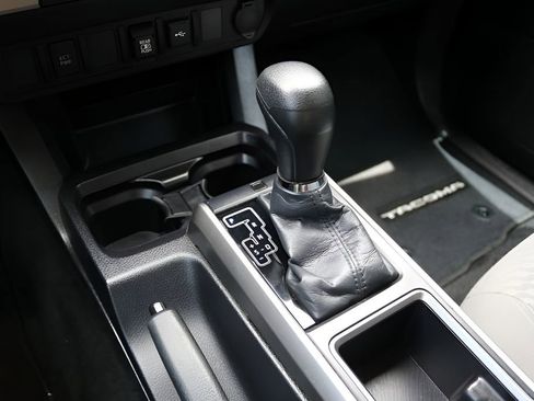 Used 2021 Toyota Tacoma SR5 RWD image 23