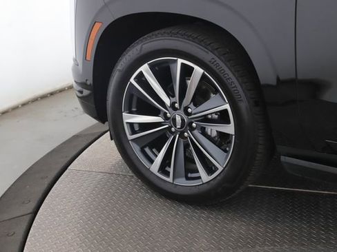 Used 2025 Cadillac Escalade ESV Sport w/ Touring Package image 13