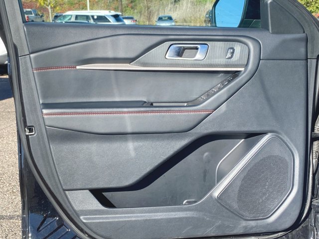 Used 2025 Ford Explorer ST-Line w/ ST-Line Street Pack AWD/4WD image 21