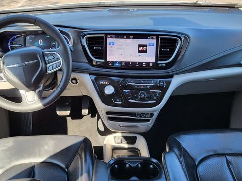 Used 2024 Chrysler Pacifica Limited FWD image 30