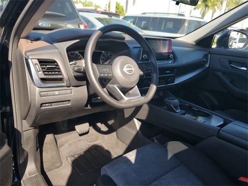 Used 2023 Nissan Rogue SV image 9