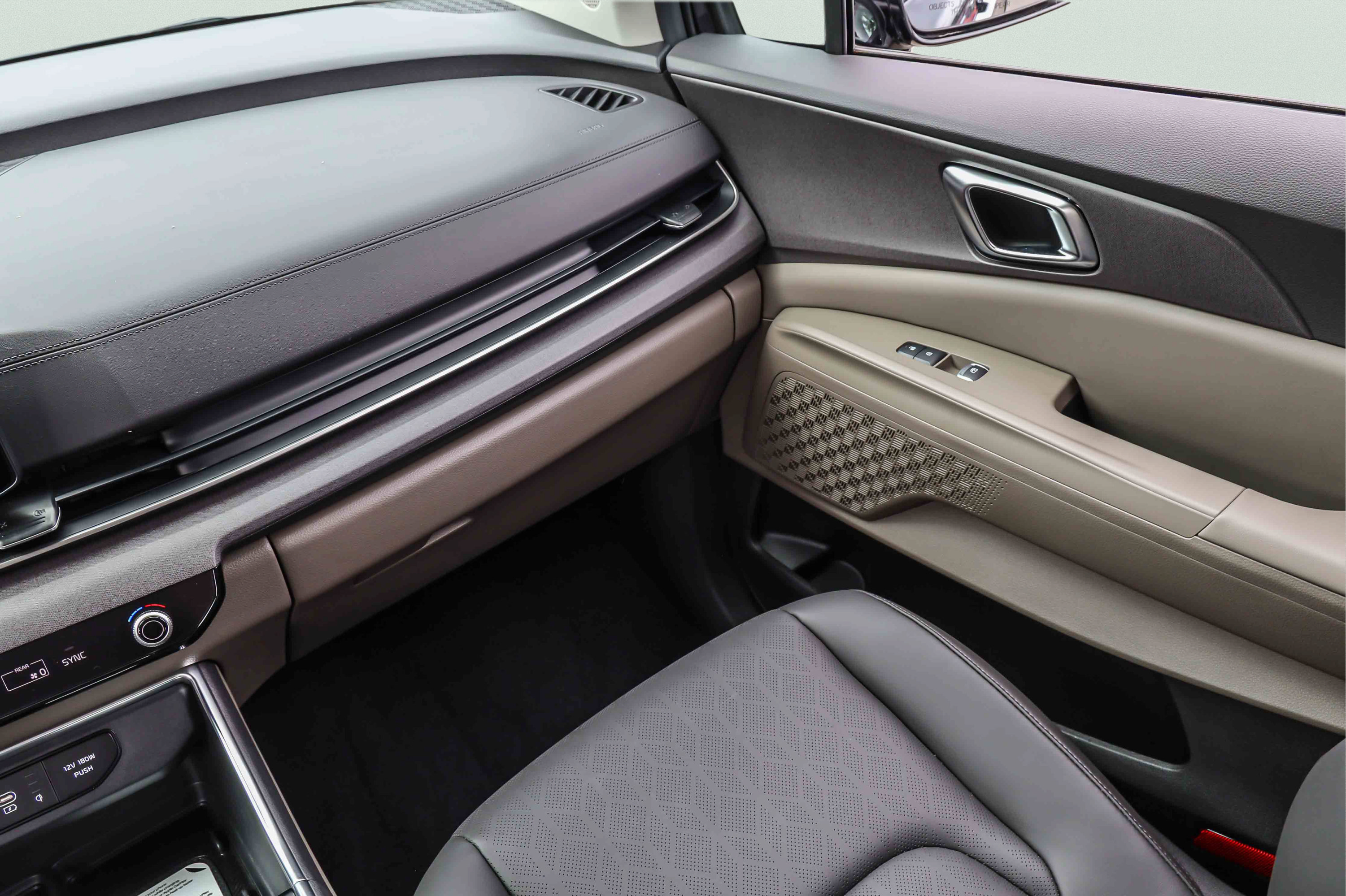 Used 2026 Kia Carnival EX FWD image 18