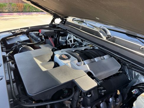 Used 2018 Cadillac Escalade Luxury image 39