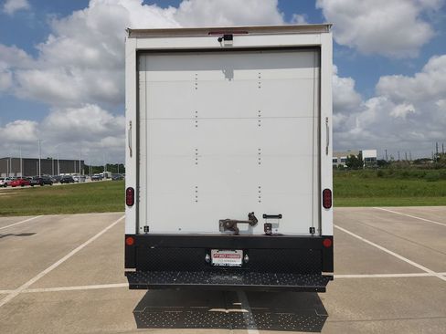 Used 2022 Ford Transit 350 DRW RWD image 6