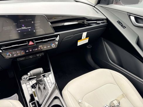 New 2026 Kia Niro EX FWD image 14