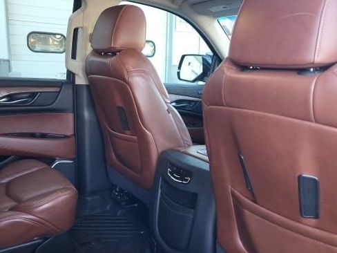 Used 2020 Cadillac Escalade Luxury AWD/4WD image 14