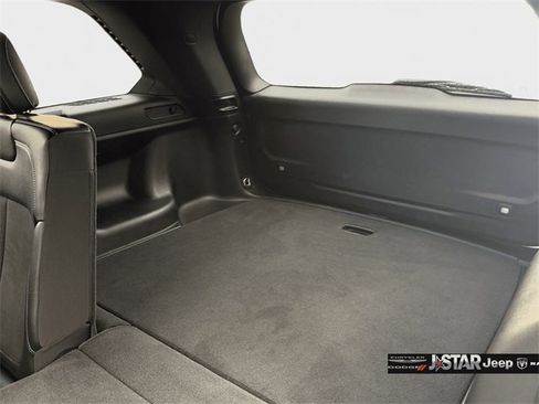 Used 2023 Jeep Grand Cherokee Altitude image 16