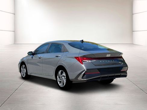 New 2026 Hyundai Elantra Limited image 4