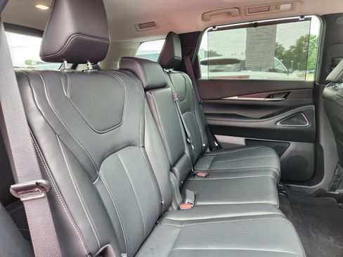 Used 2025 INFINITI QX60 Sensory w/ Cargo Package AWD/4WD image 15