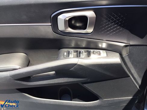 Used 2023 Kia Sorento LX image 10