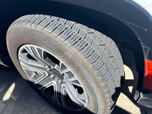 Used 2024 Jeep Wagoneer L Series II w/ Flexible Seating Group AWD/4WD image 3