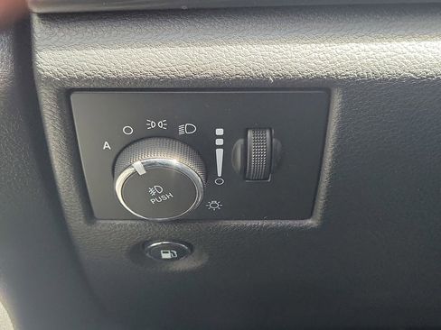 Used 2021 Jeep Grand Cherokee Laredo AWD/4WD image 29