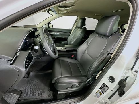 Used 2025 Genesis GV70 2.5T AWD/4WD image 21