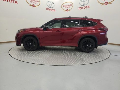 Used 2024 Toyota Highlander XSE image 2