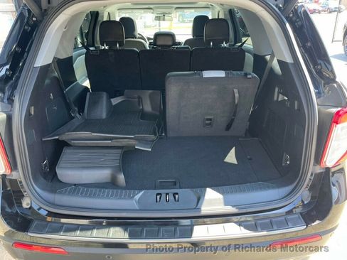 Used 2021 Ford Explorer XLT w/ XLT Sport Appearance Package image 19