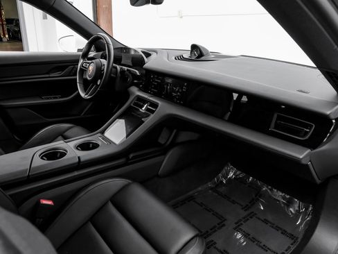 Used 2022 Porsche Taycan image 20