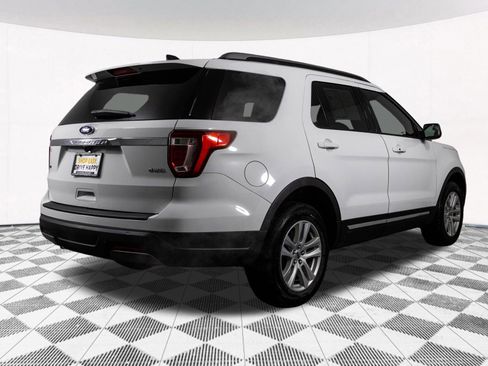 Used 2019 Ford Explorer XLT image 17