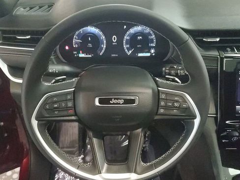 Used 2025 Jeep Grand Cherokee L Laredo RWD image 30
