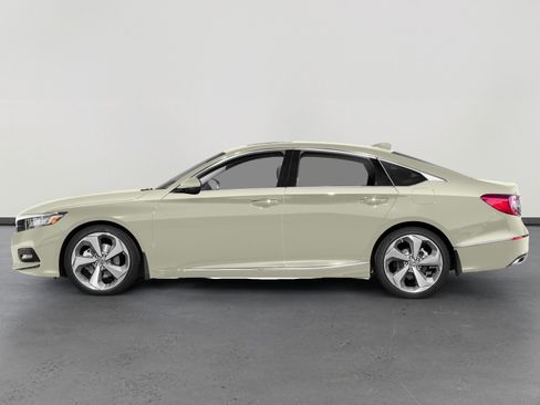 Used 2018 Honda Accord Touring image 3