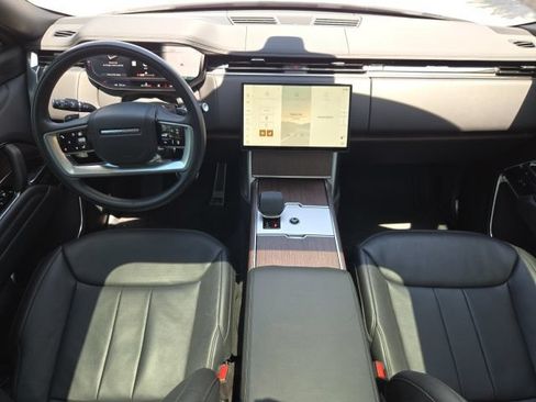 Used 2025 Land Rover Range Rover SE AWD/4WD image 11