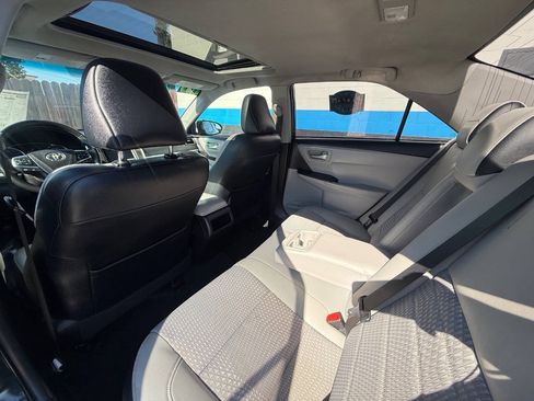 Used 2015 Toyota Camry SE w/ Moonroof Package FWD image 12