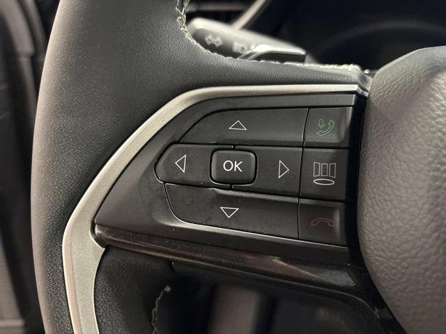 Used 2023 Jeep Grand Cherokee Altitude AWD/4WD image 16