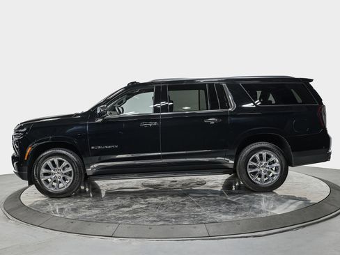Used 2025 Chevrolet Suburban Premier image 2