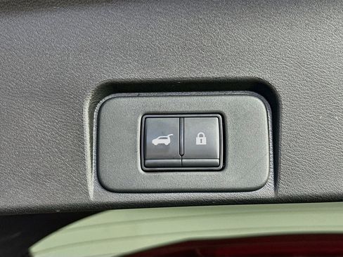 Used 2025 Nissan Rogue SV AWD/4WD image 30
