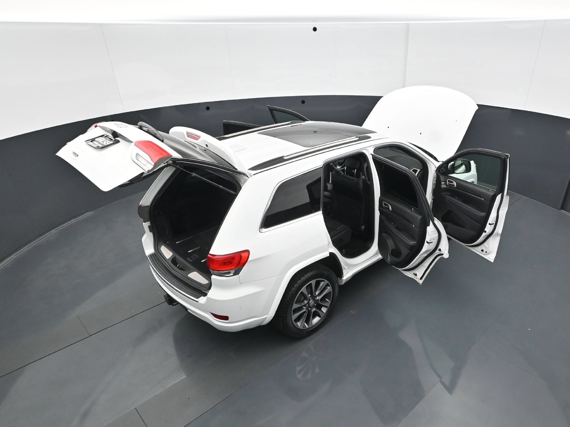 Used 2017 Jeep Grand Cherokee Overland AWD/4WD image 41