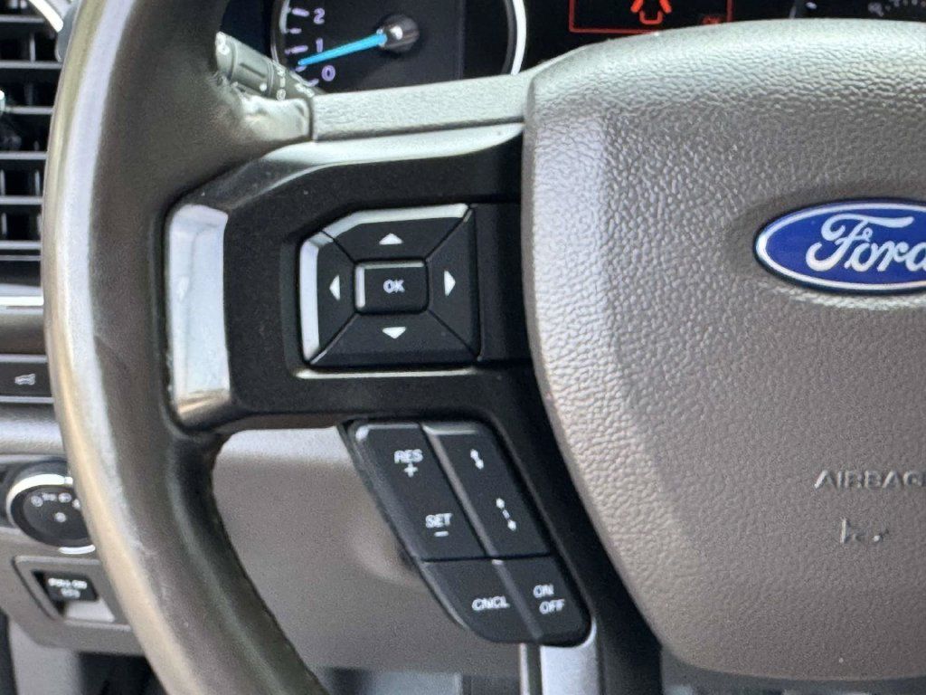 Used 2018 Ford Expedition Limited w/ Equipment Group 302A AWD/4WD image 11