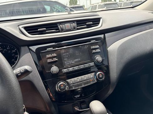 Used 2016 Nissan Rogue S FWD image 3
