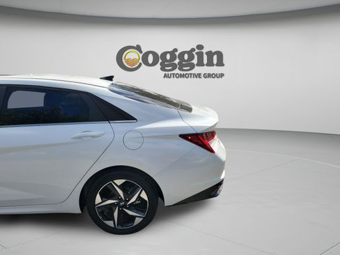 Used 2022 Hyundai Elantra Limited FWD image 29