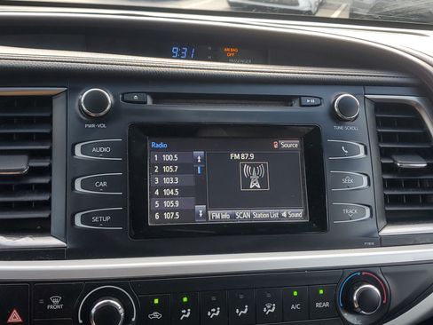 Used 2019 Toyota Highlander LE FWD image 23