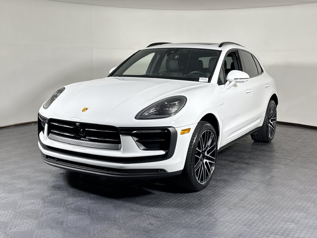 Certified 2025 Porsche Macan AWD/4WD image 1