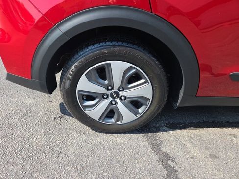 Used 2022 Kia Niro LX image 11