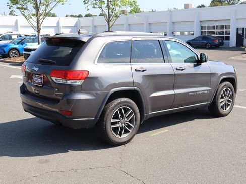 Used 2019 Jeep Grand Cherokee Laredo w/ Laredo X Package RWD image 22