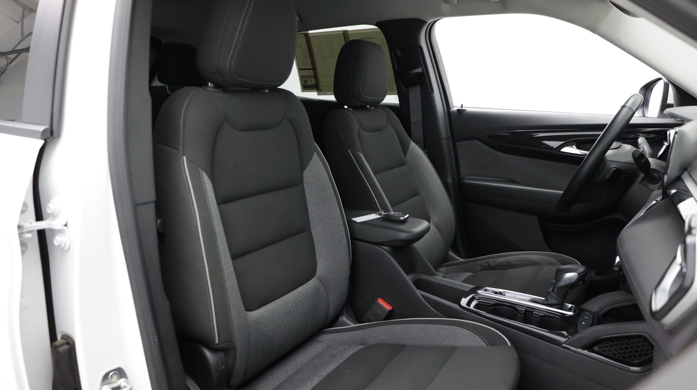 Used 2024 Chevrolet TrailBlazer LT w/ LT Cold Weather Package FWD image 39