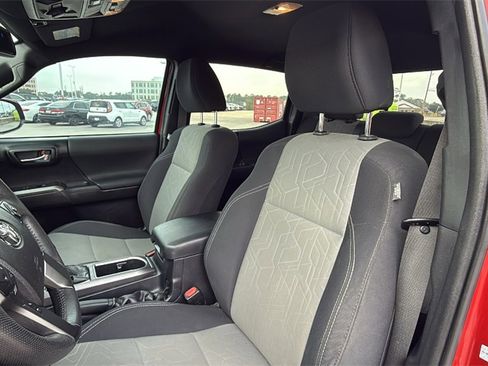 Used 2021 Toyota Tacoma TRD Off-Road image 14