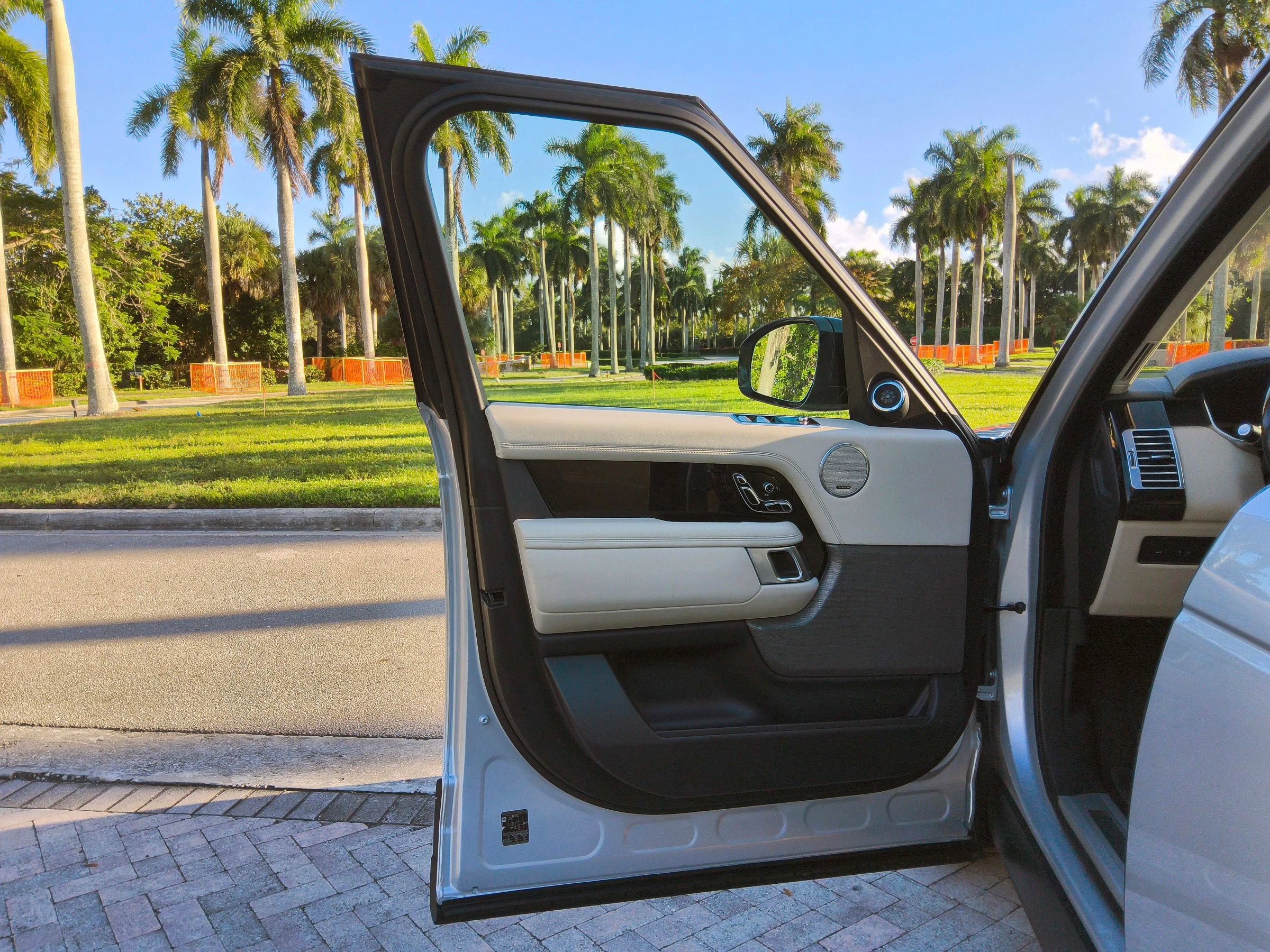 Used 2019 Land Rover Range Rover Supercharged AWD/4WD image 23